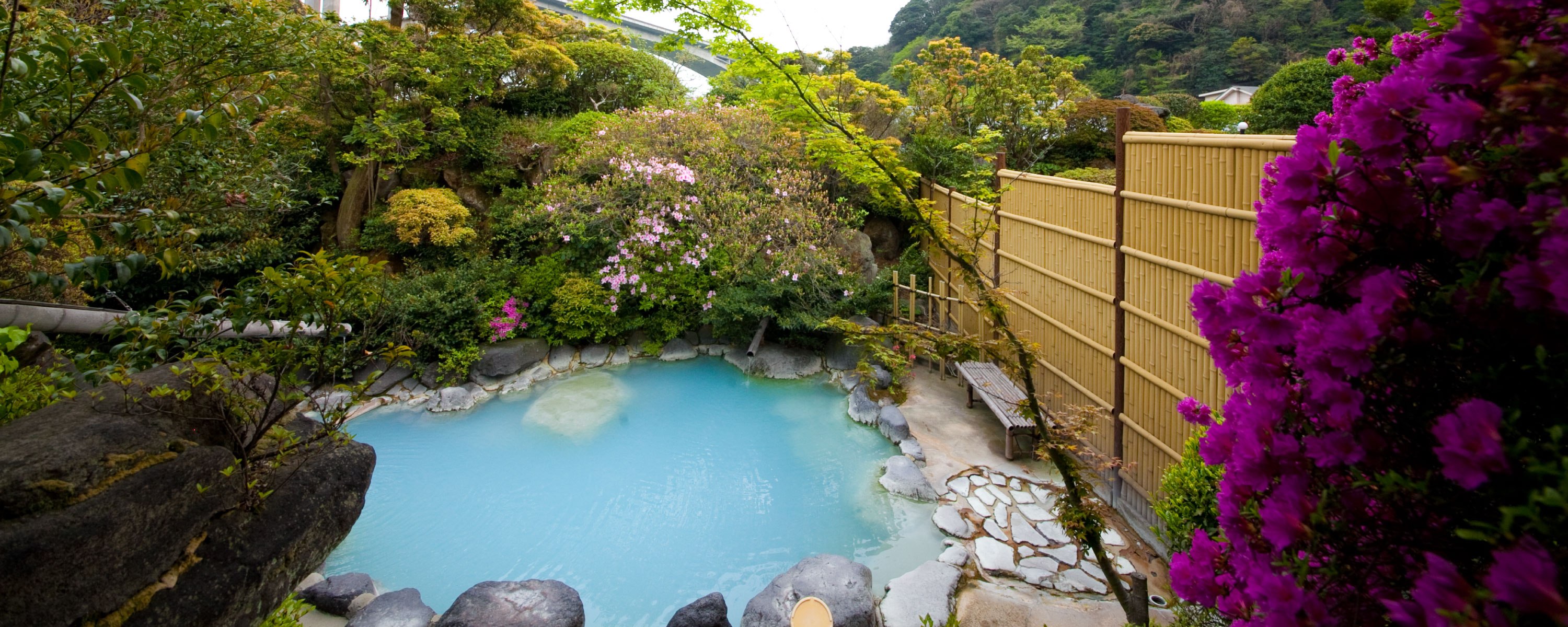 公式 岡本屋 明礬温泉 青磁色の湯